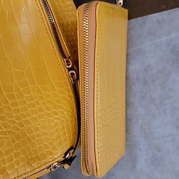 EUC womens bag set - Picture 9 of 11